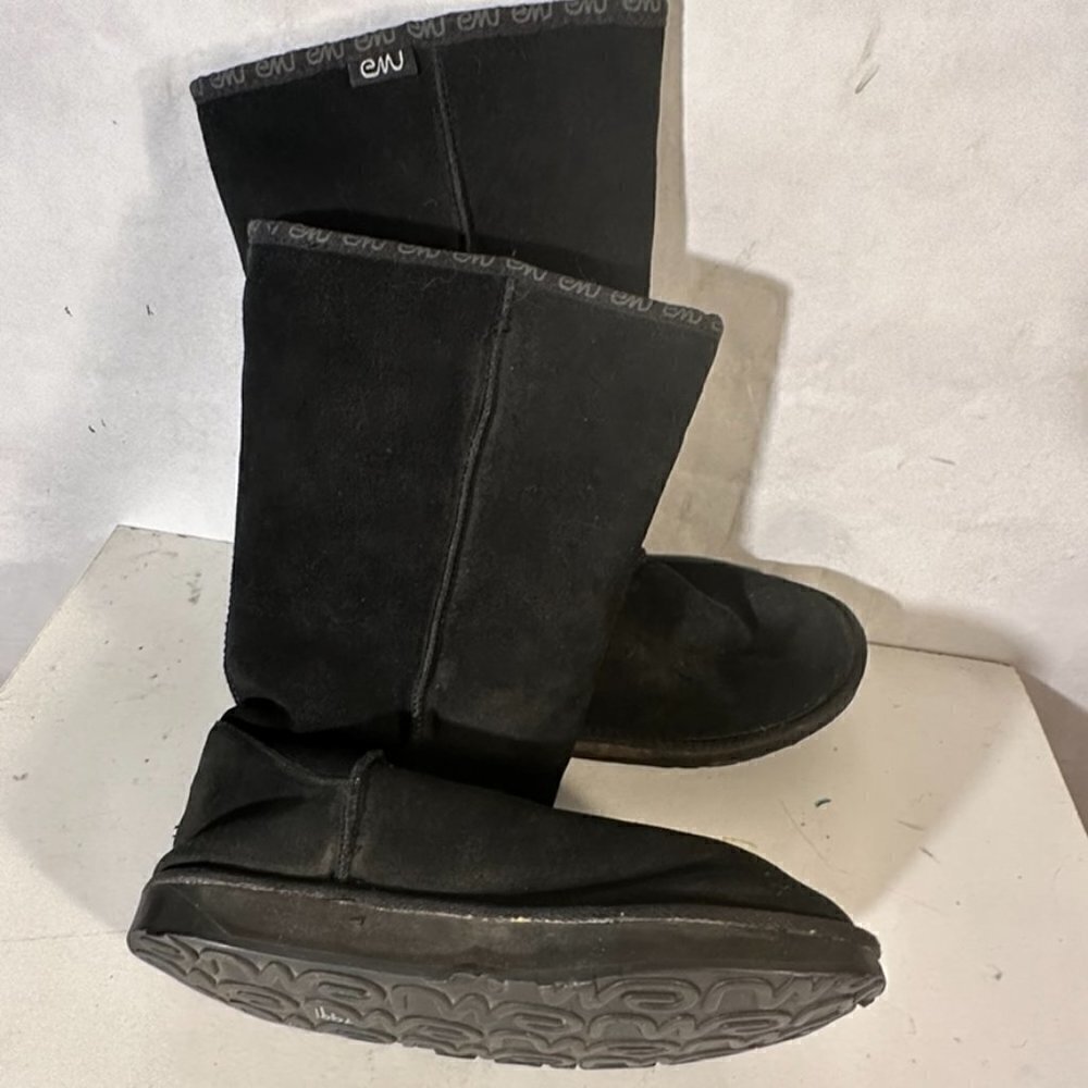 Emu boots sheepskin Size 8  12" shaft Black